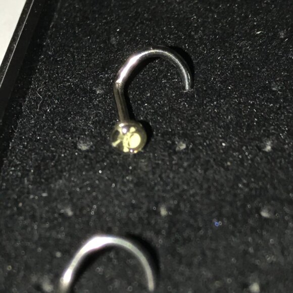 Black and White Skull and Crossbones 18 Gauge C-shaped Nose Ring - Picture 3 of 4